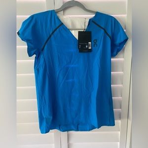 On Running women’s performance T, NWT